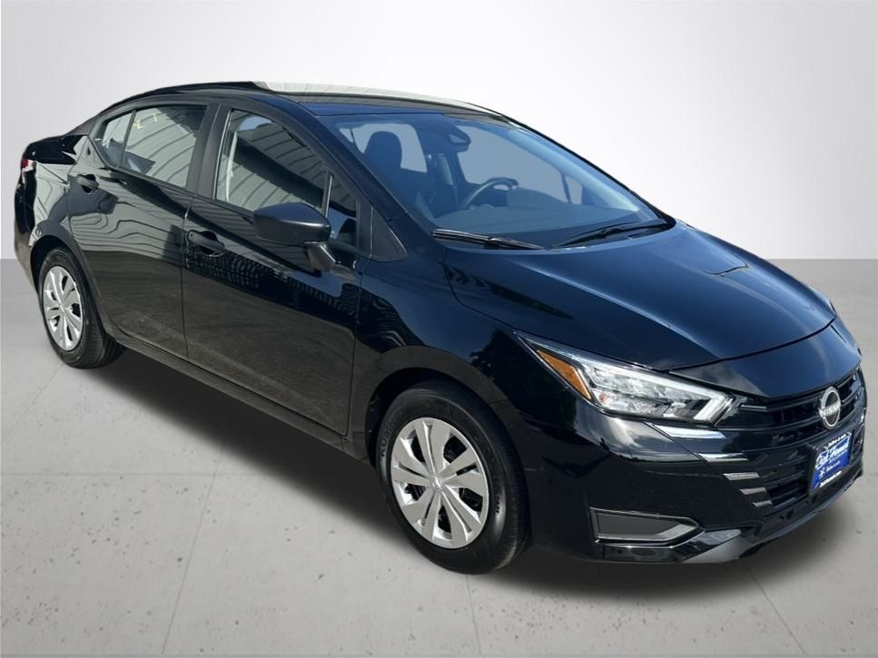 2025 Nissan Versa 1.6 S photo 5