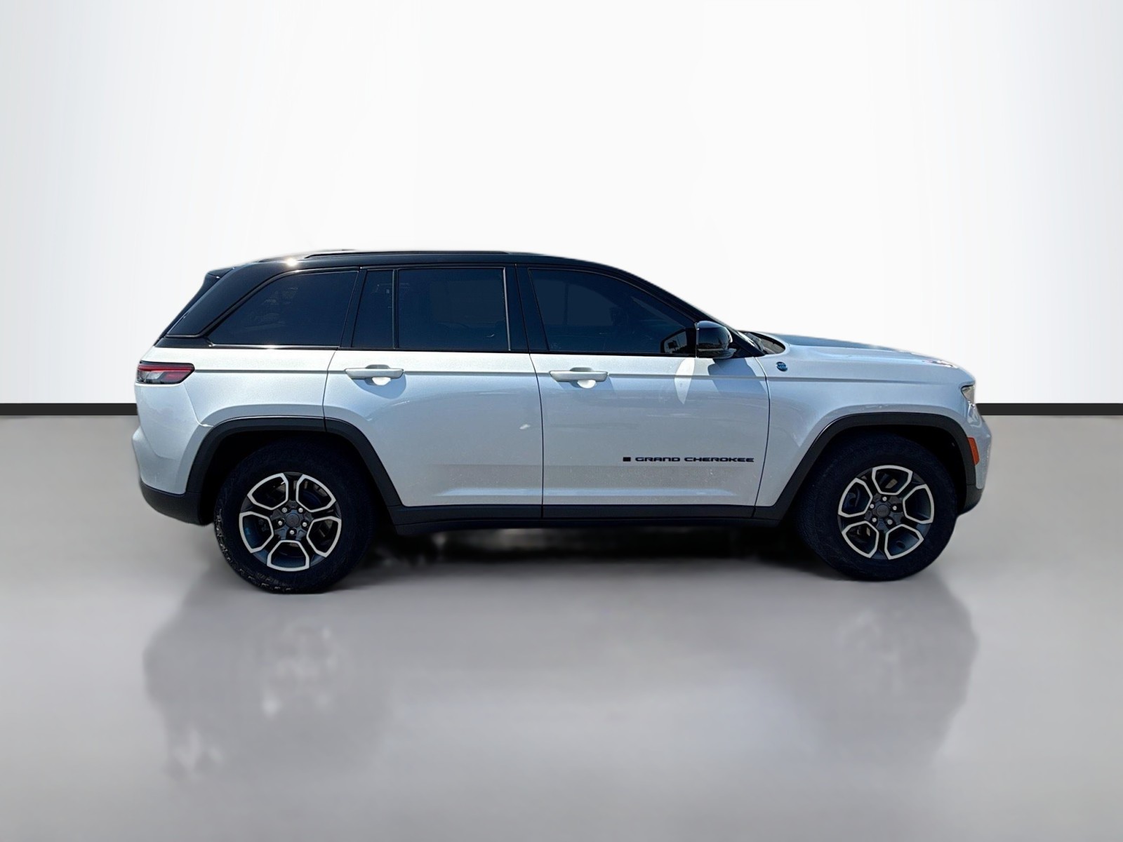 2022 Jeep Cherokee 4xe Trailhawk photo 4