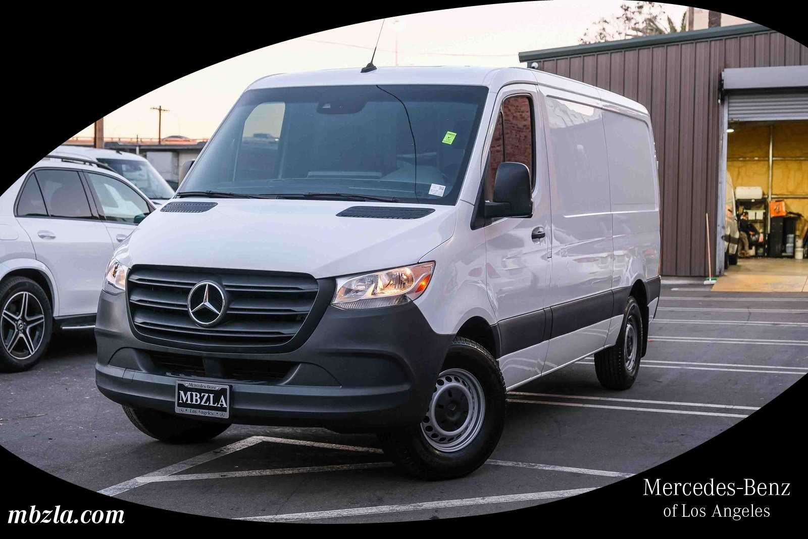 2022 Mercedes-Benz Sprinter Base's photo