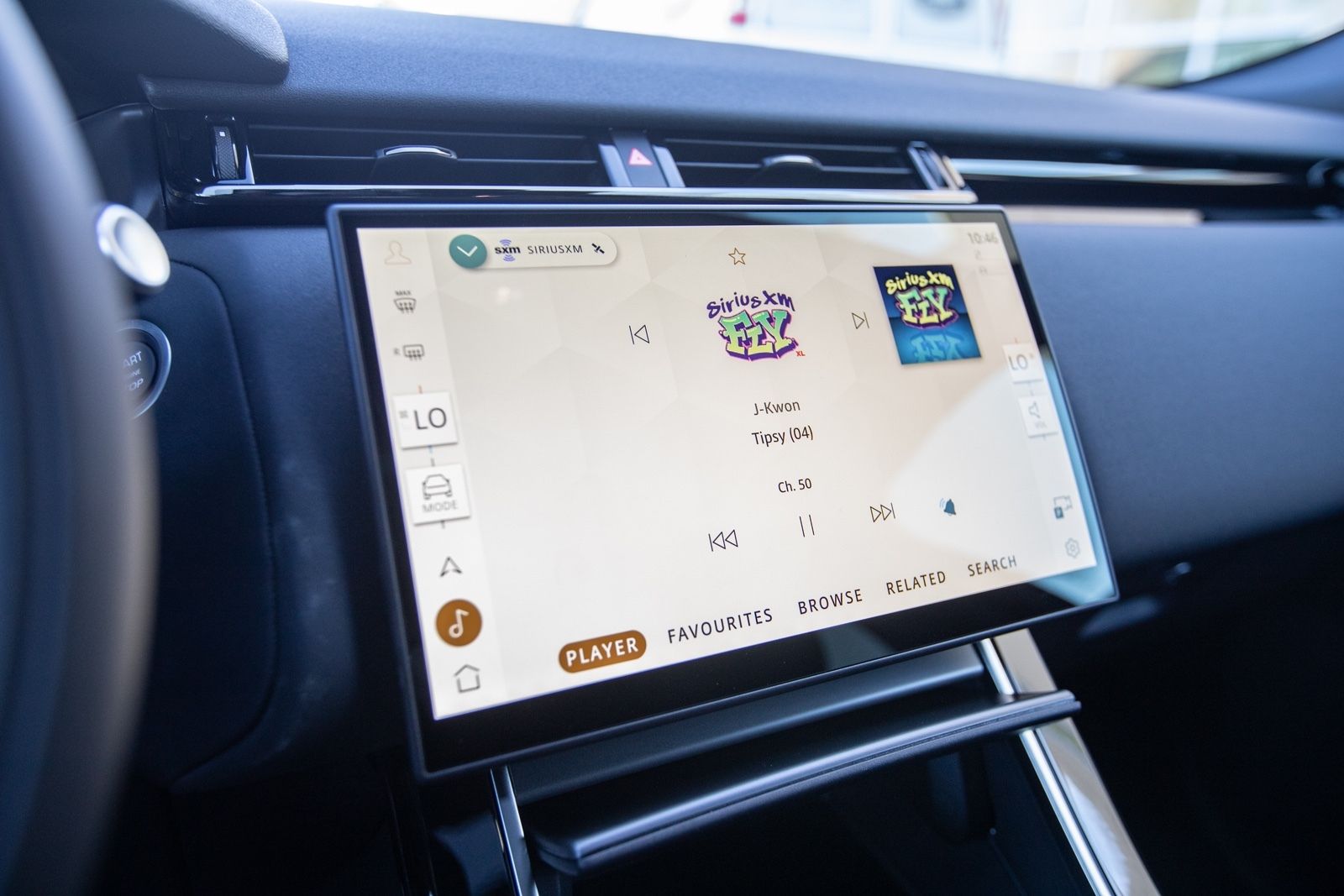 2025 Land Rover Range Rover Velar SE photo 13