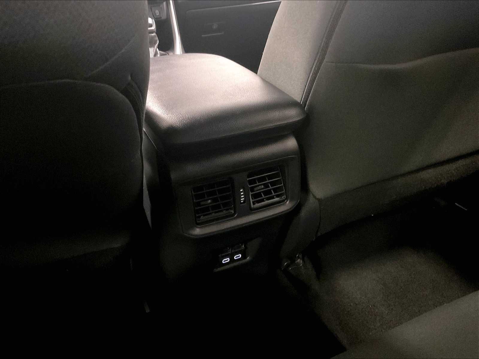 2024 Toyota RAV4 XLE photo 27
