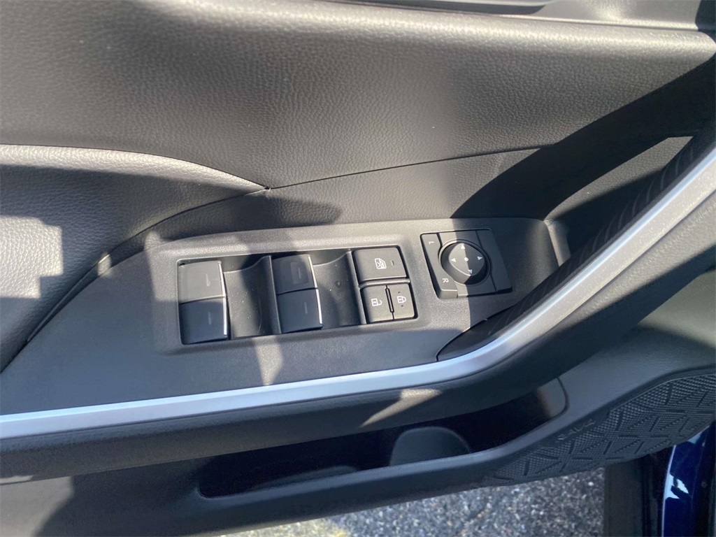 2025 Toyota RAV4 XLE photo 12
