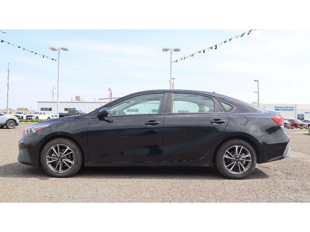 2023 Kia Forte LXS photo 4