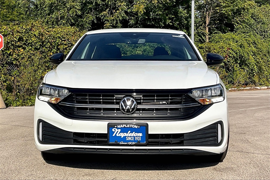 2024 Volkswagen Jetta 1.5T Sport photo 3