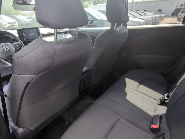 2022 Toyota Corolla Cross LE photo 32