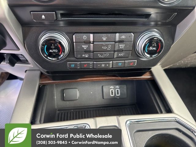2016 Ford F-150 Lariat photo 25