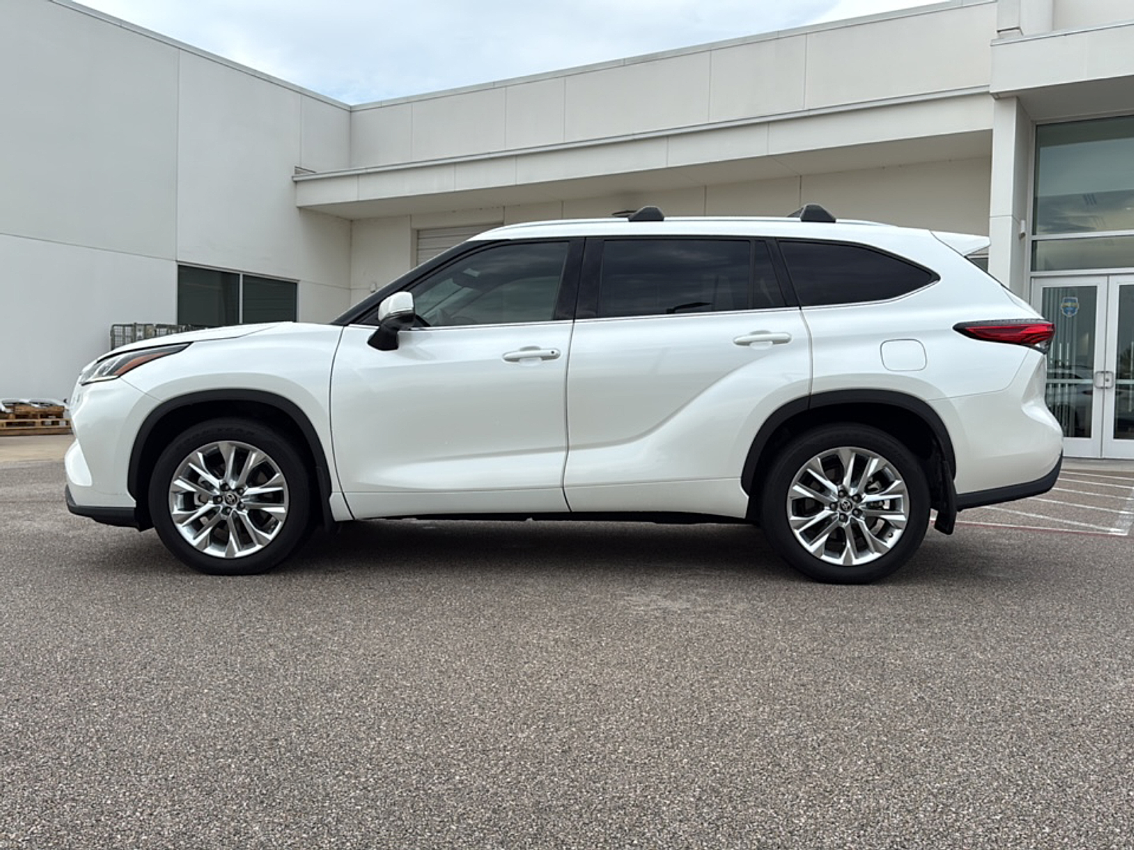 2021 Toyota Highlander Limited photo 2