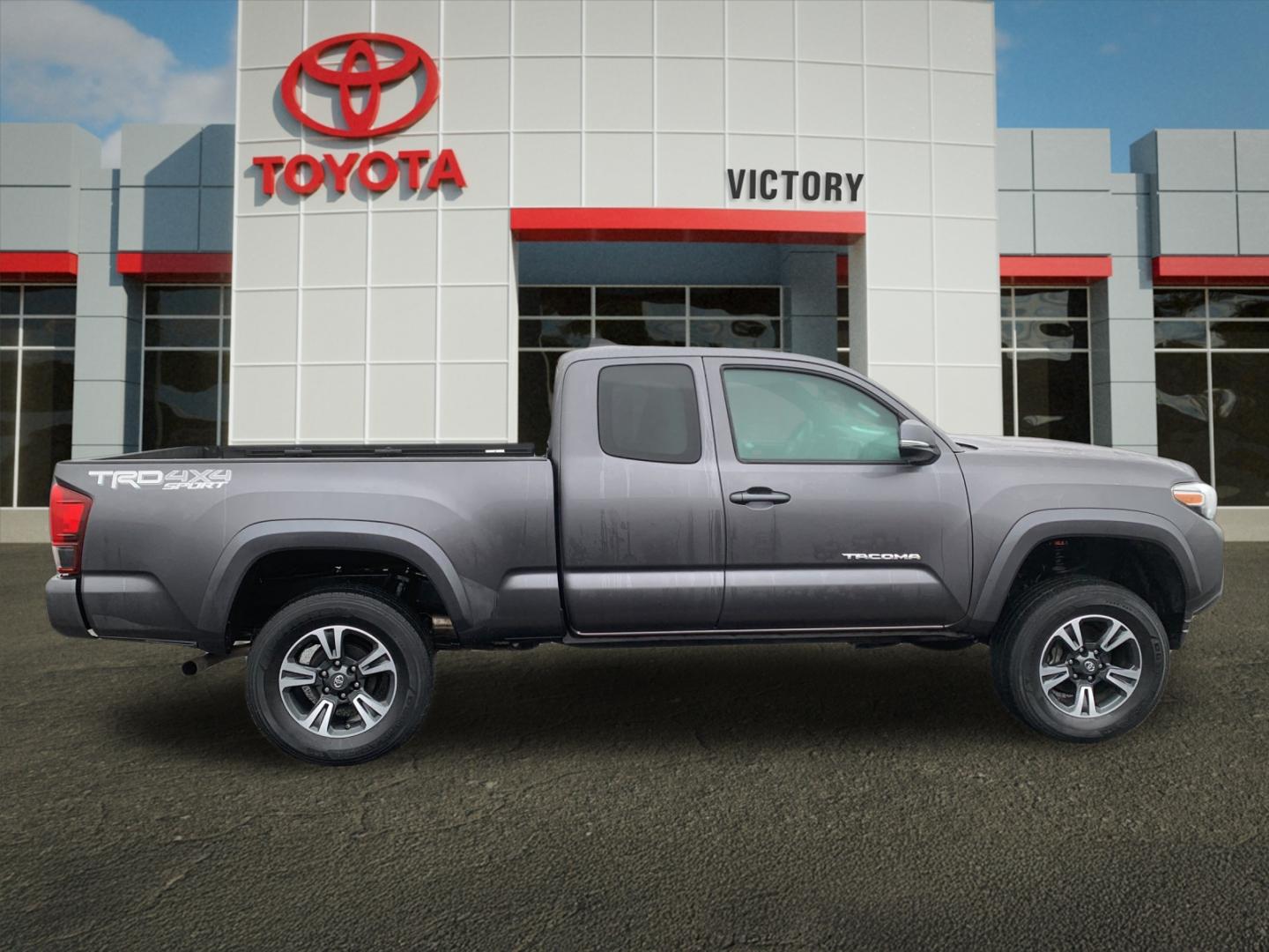 2019 Toyota Tacoma TRD Sport 4x4 Access Cab photo 2
