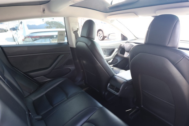 2020 Tesla Model 3 Standard Range Plus photo 14