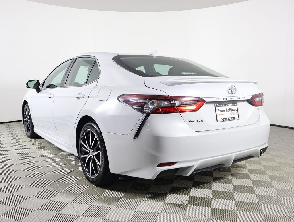 2023 Toyota Camry SE photo 4