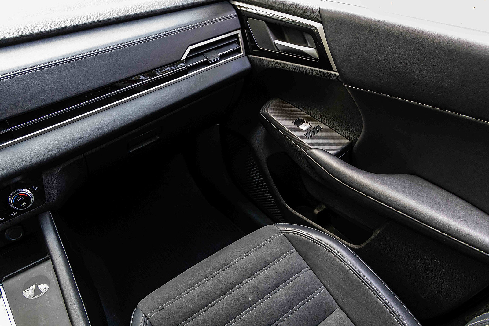 2024 Mitsubishi Outlander SE photo 17