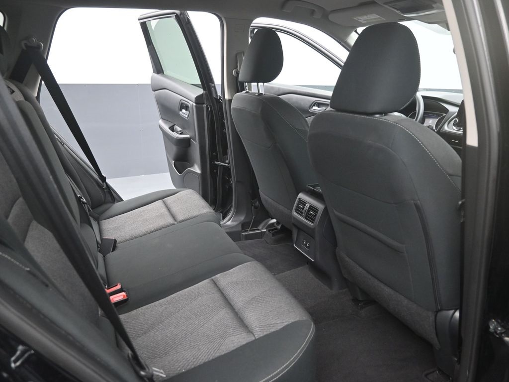 2024 Nissan Rogue SV photo 10