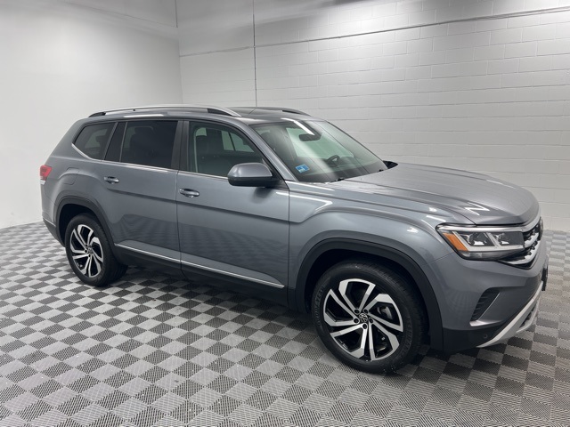 2022 Volkswagen Atlas SEL photo 2