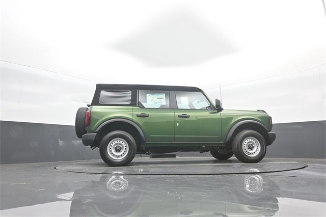 2025 Ford Bronco Base photo 25