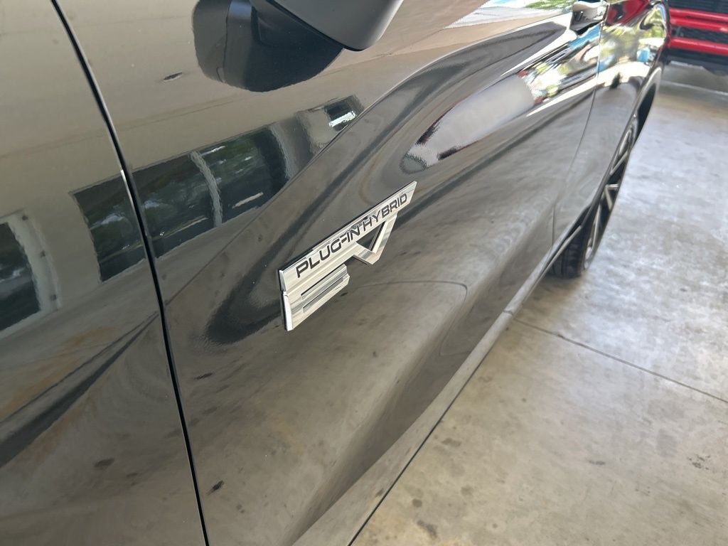 2025 Mitsubishi Outlander PHEV SEL Platinum photo 17