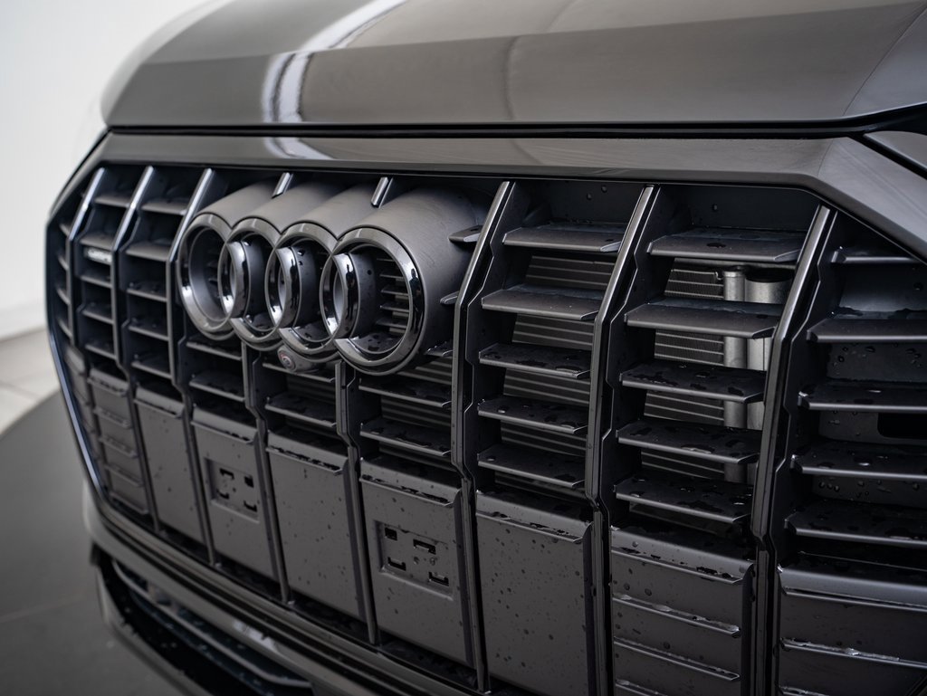 2025 Audi Q3 45 TFSI S line Premium Plus photo 3