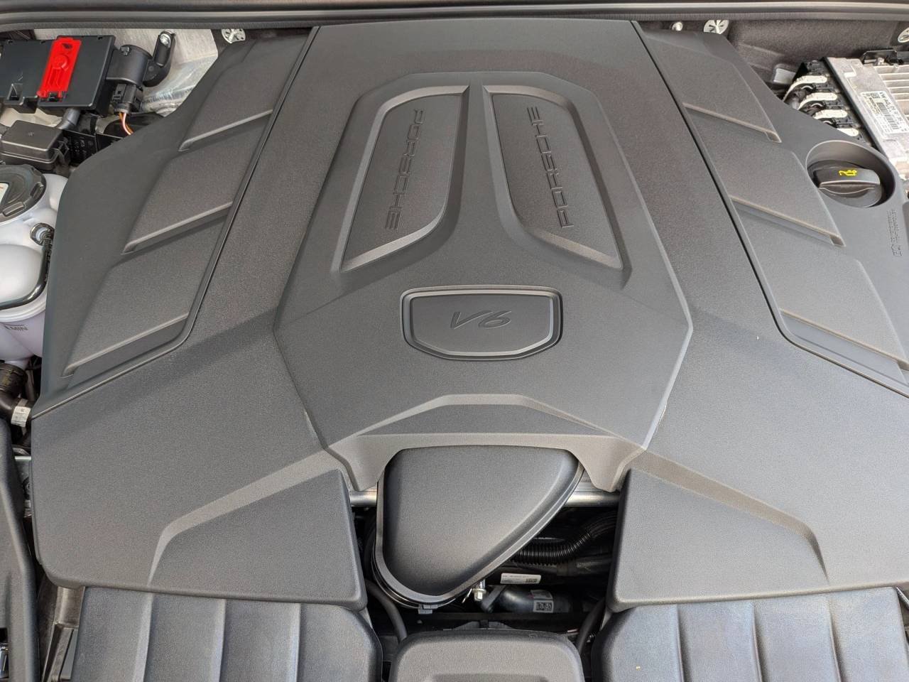 2025 Porsche Cayenne Base photo 25