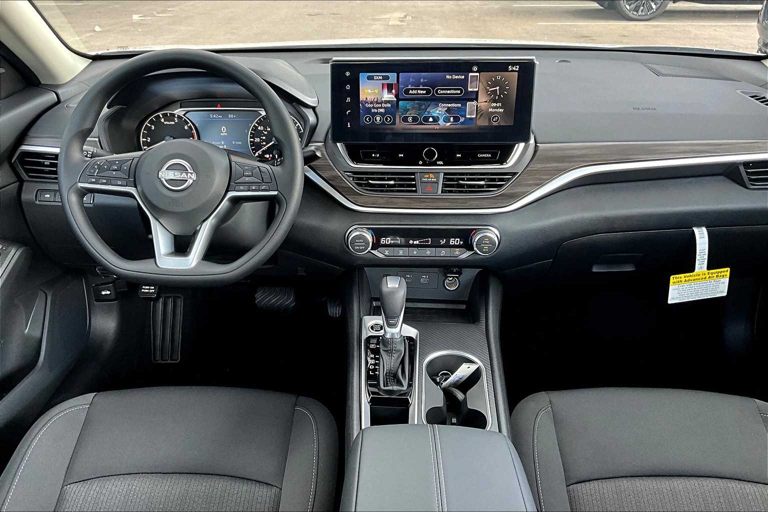 2025 Nissan Altima SV photo 5