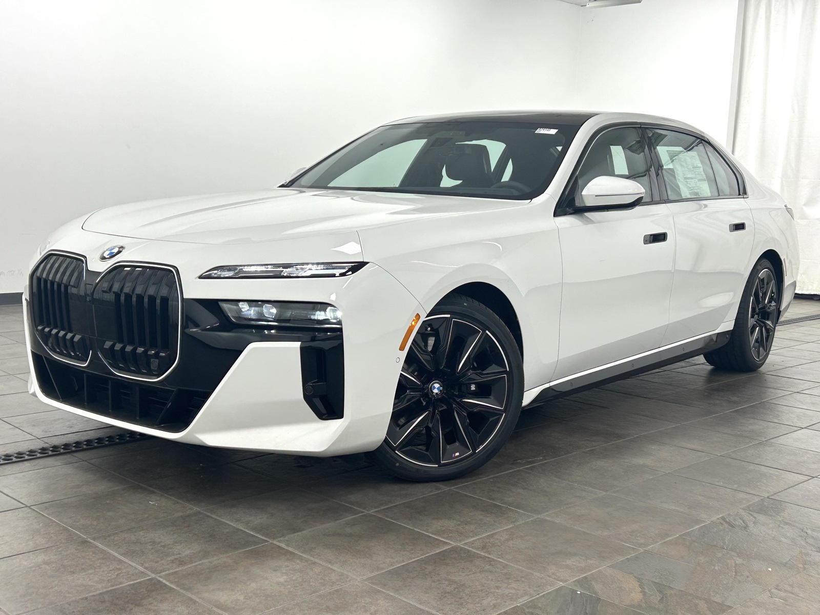 New 2025 White BMW 760i xDrive image 1