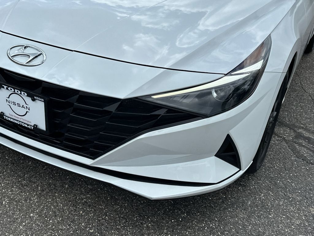 2023 Hyundai Elantra SEL photo 7