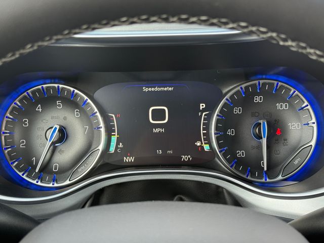 2026 Chrysler Pacifica Limited photo 15