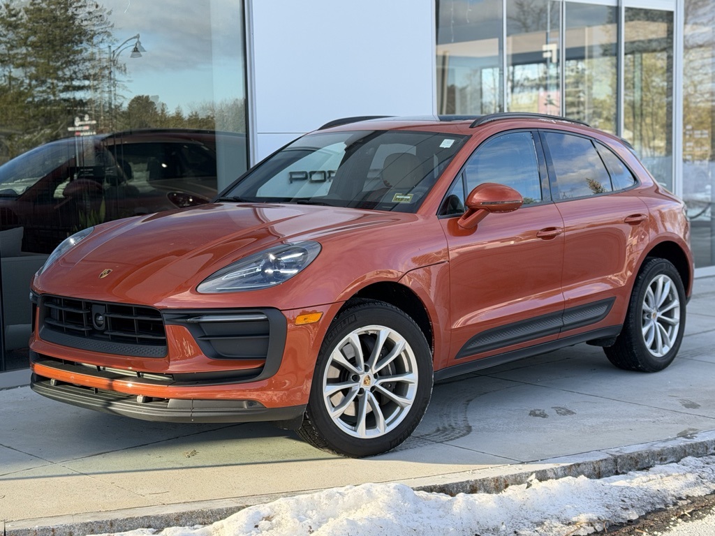 2025 Porsche Macan Base's photo