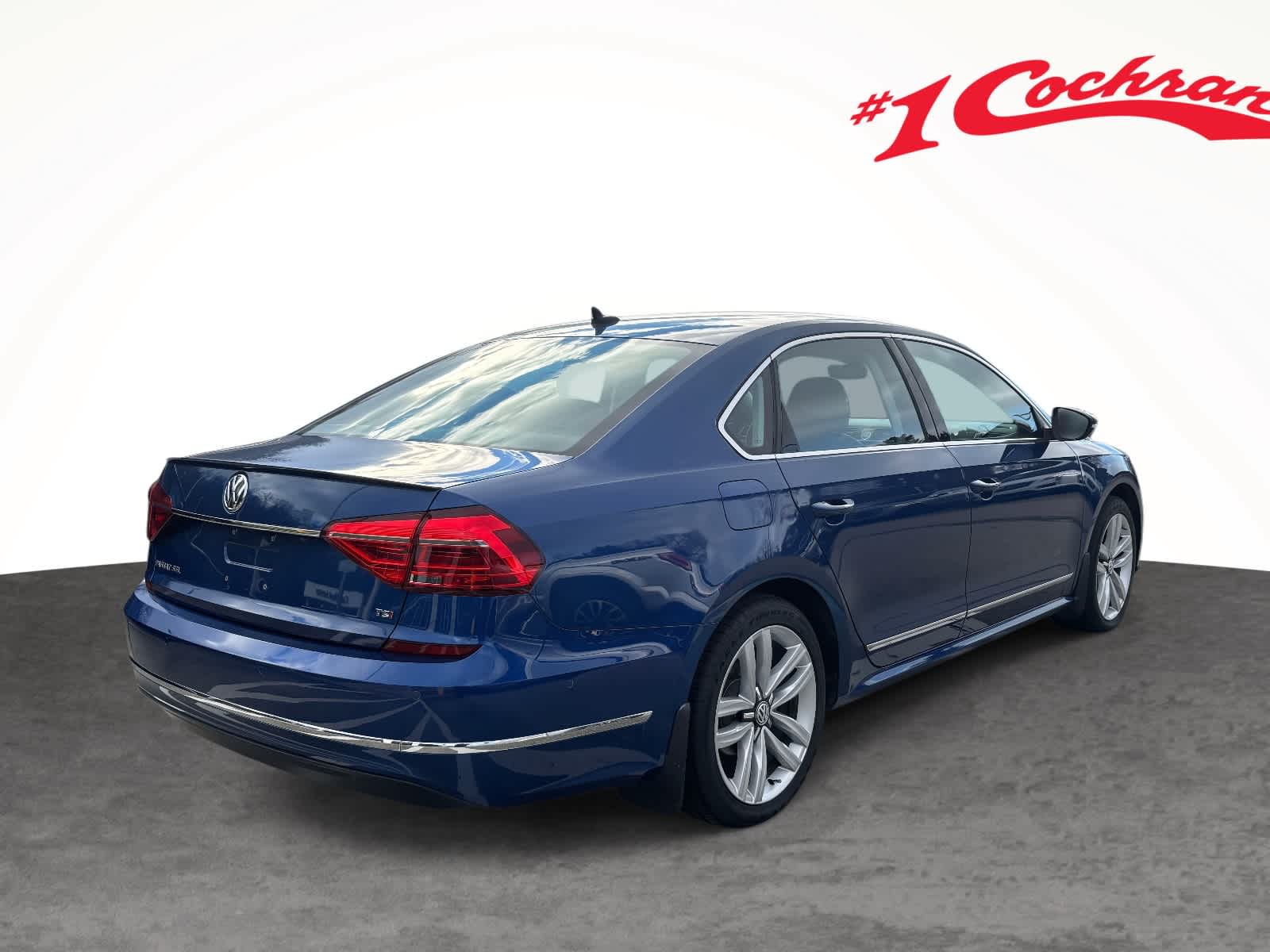 2016 Volkswagen Passat SEL Premium photo 2