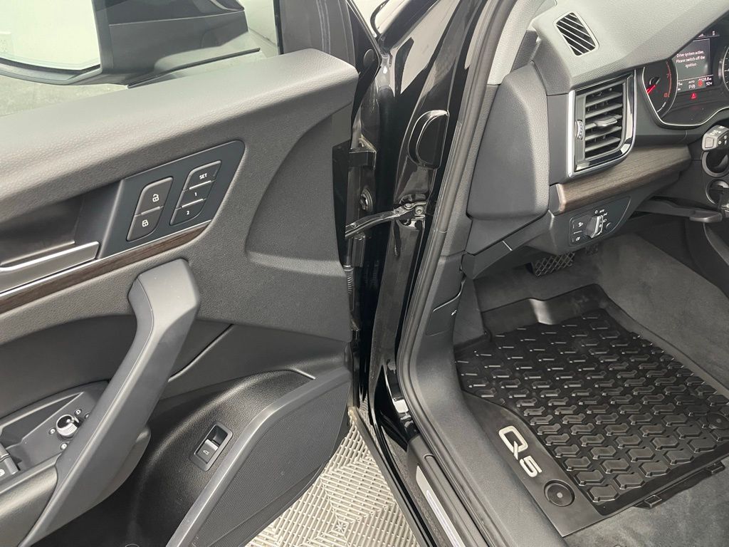 2022 Audi Q5 45 S line Premium photo 19