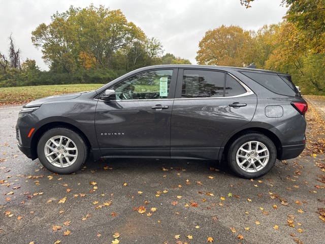 2023 Chevrolet Equinox LT photo 2