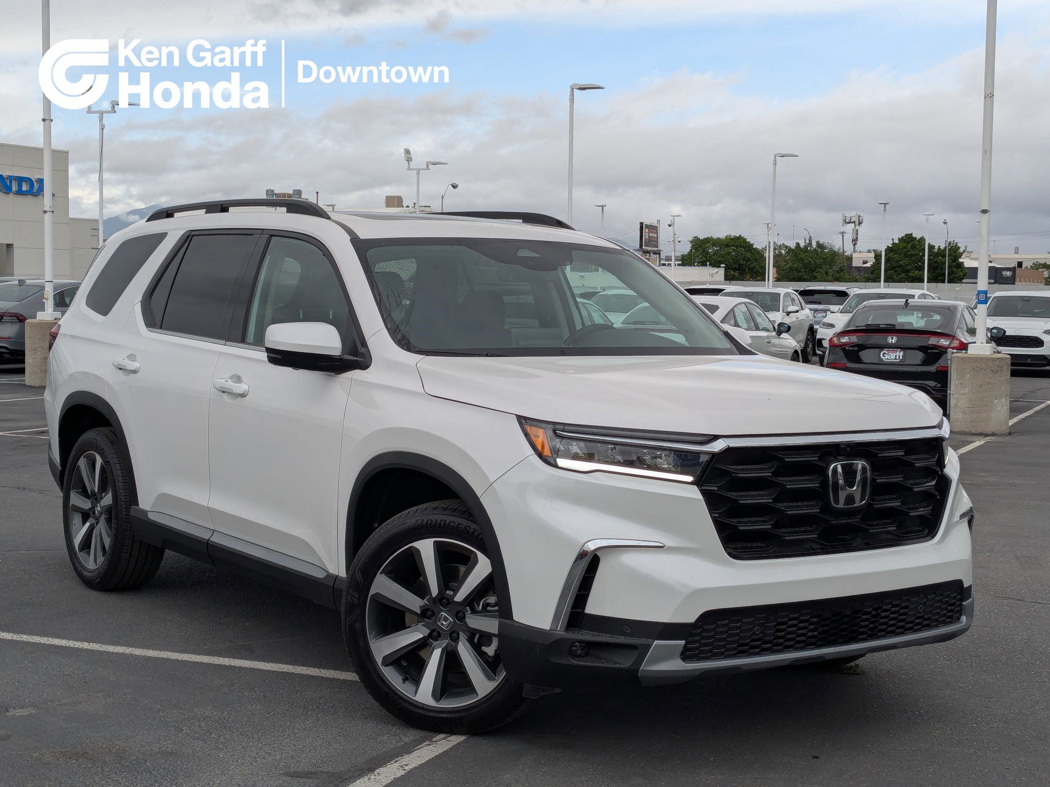 2025 Honda Pilot Elite's photo