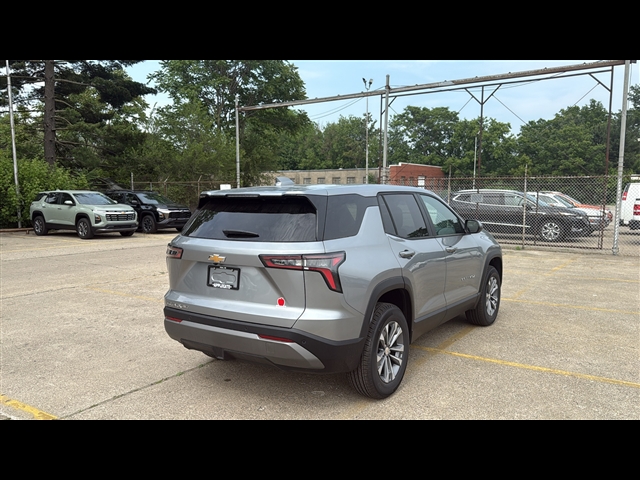 2026 Chevrolet Equinox LT photo 2