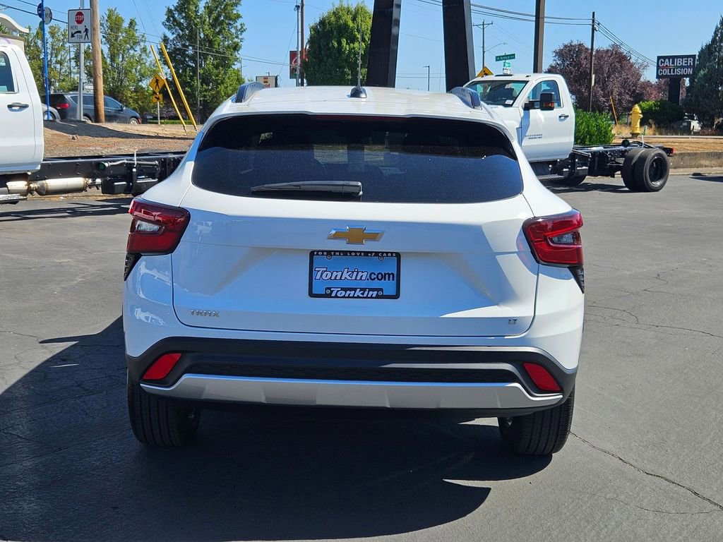 2025 Chevrolet Trax LT photo 3