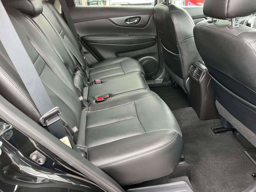 2016 Nissan Rogue SL photo 3