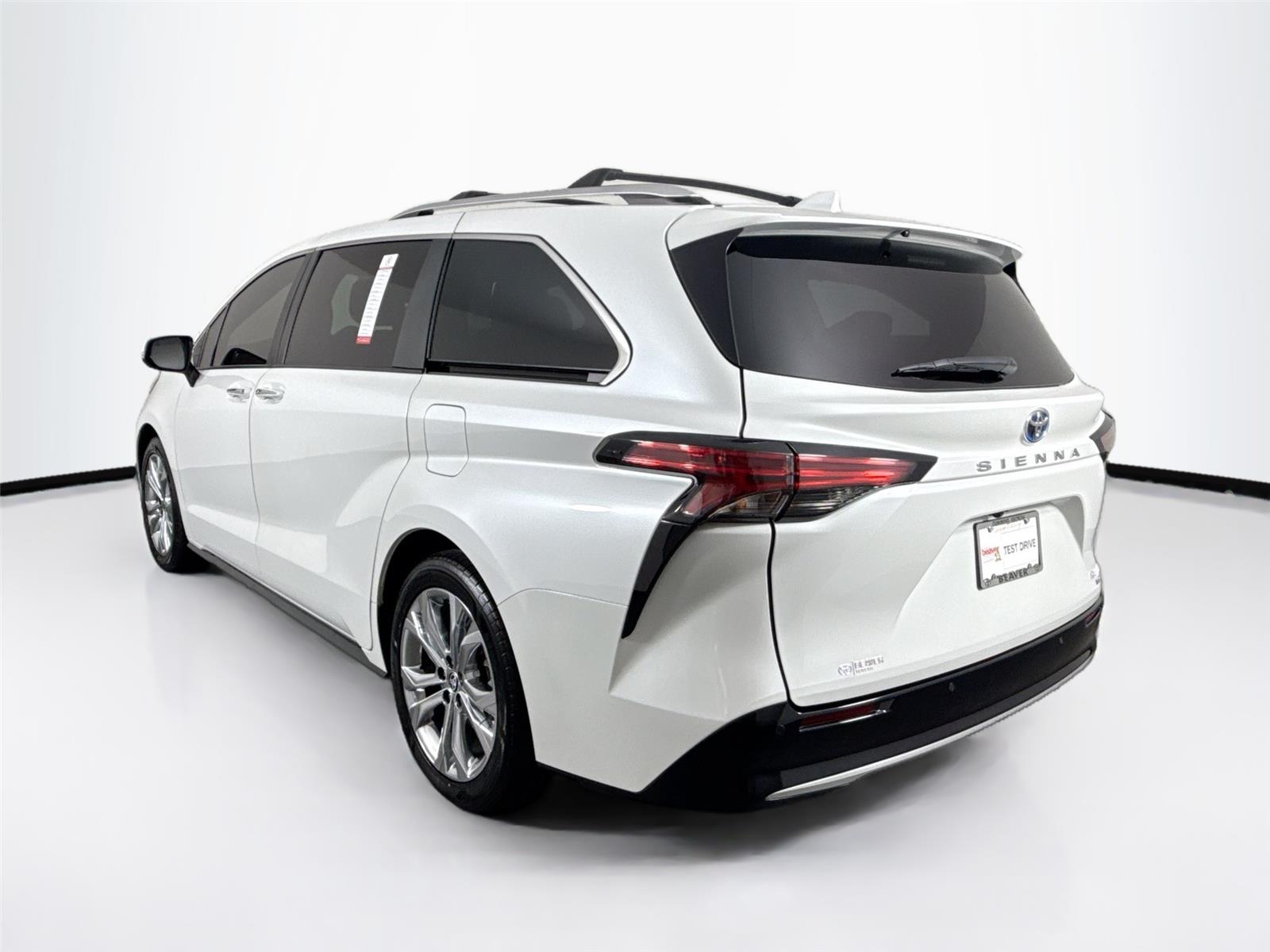 2023 Toyota Sienna Platinum photo 8