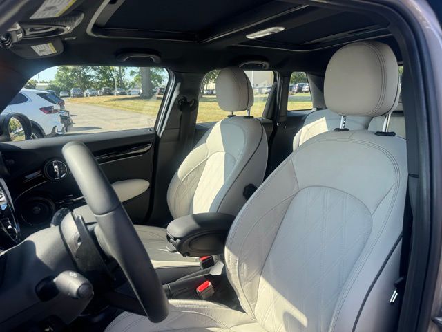 2024 Mini Cooper 4 Door Hardtop Iconic photo 7