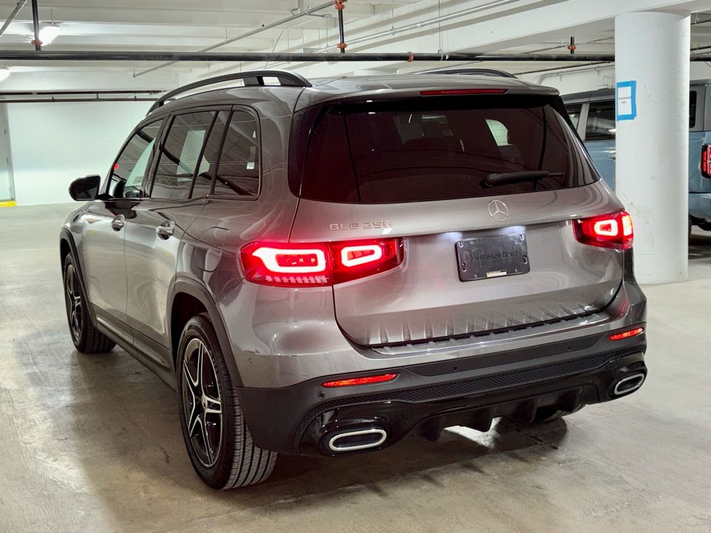 2022 Mercedes Benz GLB 250 photo 2