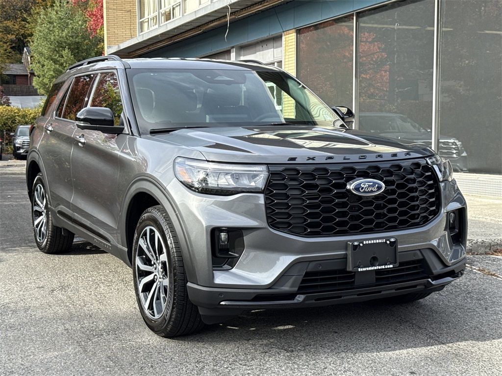 2025 Ford Explorer ST-LINE's photo