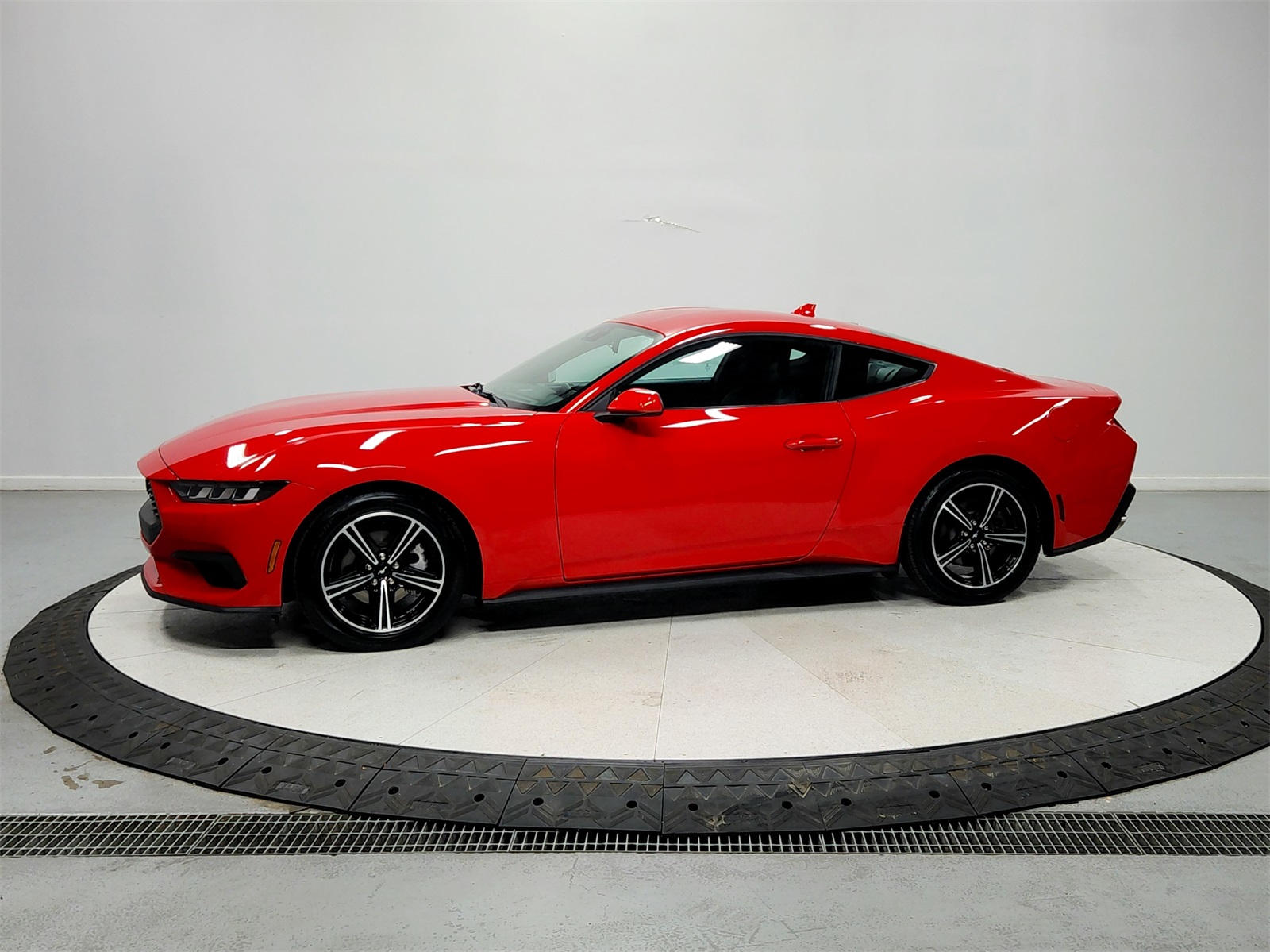 2024 Ford Mustang EcoBoost photo 4