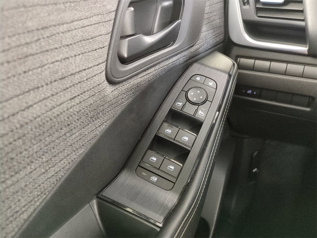 2021 Nissan Rogue S photo 19