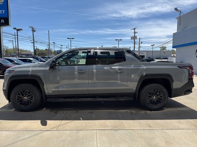 2025 Chevrolet Silverado EV LT photo 7