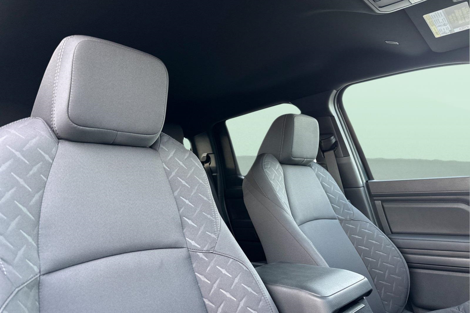 2025 Toyota Tacoma SR5 photo 17
