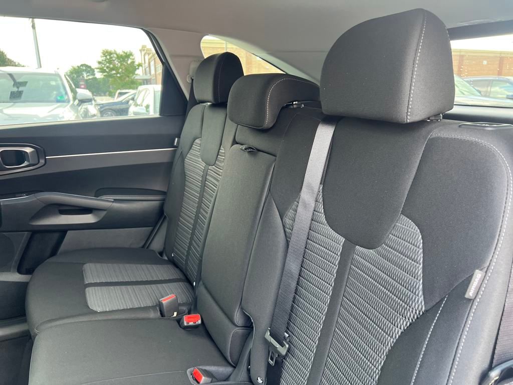 2025 Kia Sorento LX photo 21