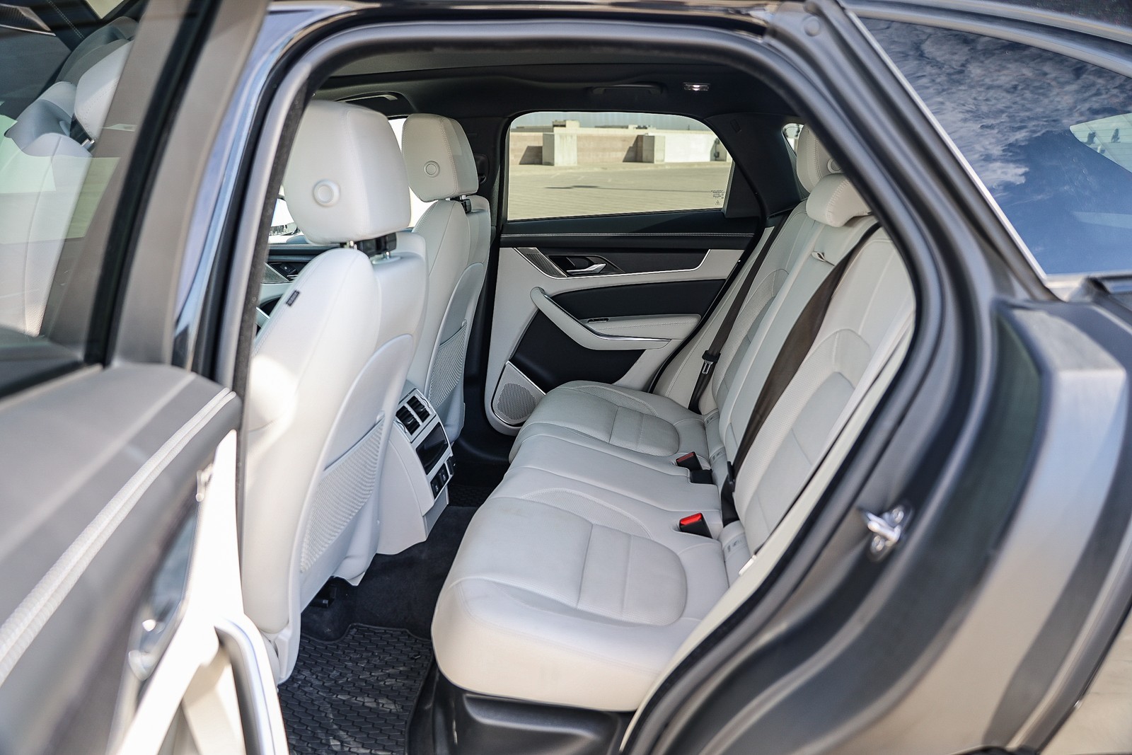 2024 Jaguar F-PACE P250 R-Dynamic S photo 18