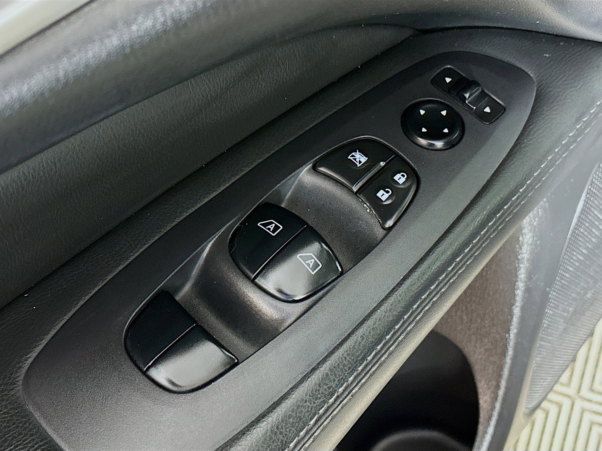 2015 Nissan Pathfinder Platinum photo 17