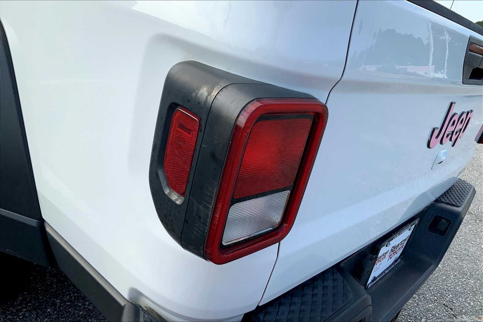 2020 Jeep Gladiator Sport S photo 24