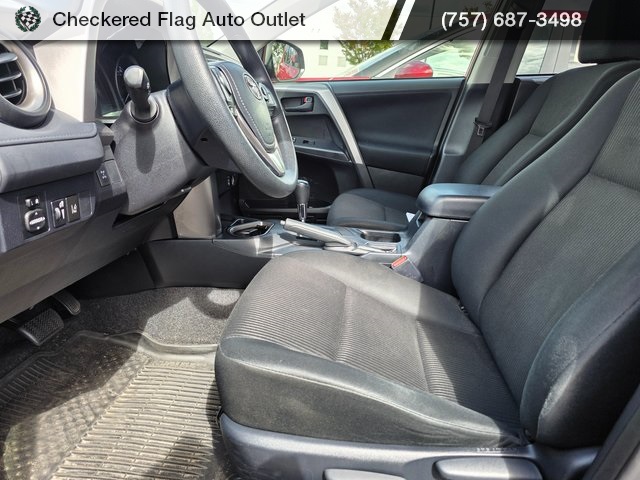 2017 Toyota RAV4 LE photo 9
