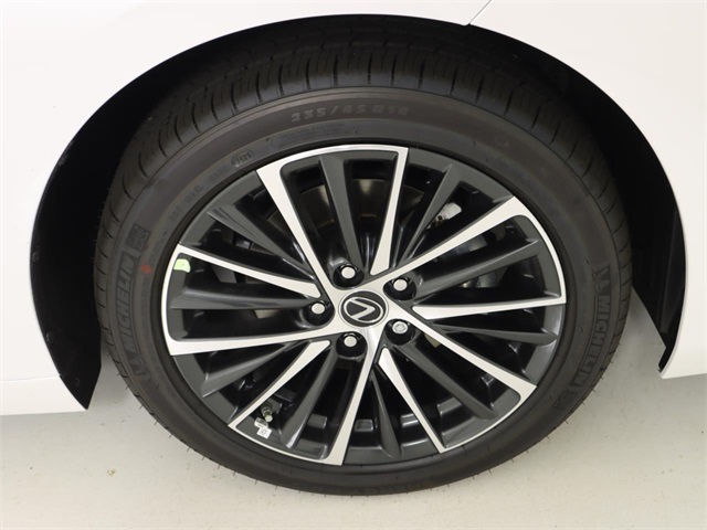 2025 Lexus ES 300h photo 9