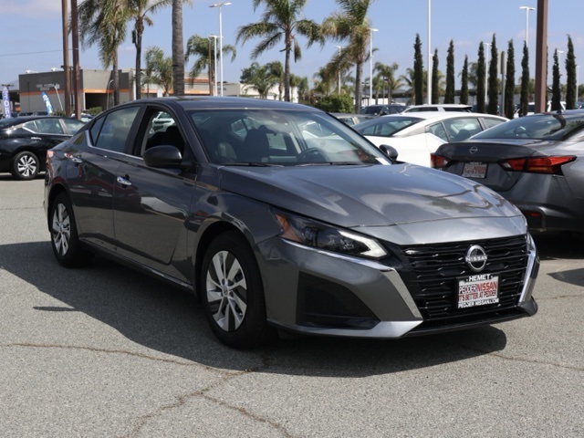 2025 Nissan Altima 2.5 S photo 2
