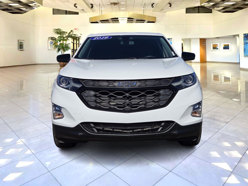 2019 Chevrolet Equinox LT photo 2