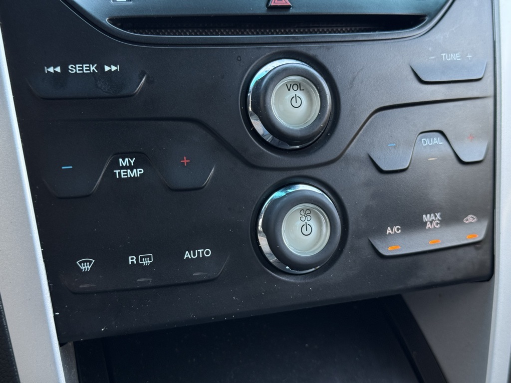 2014 Ford Explorer XLT photo 26